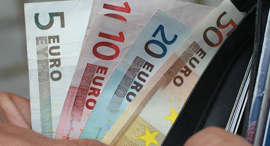 Bie serish Euro, prane niveleve me te uleta ne 14 vitet e fundit